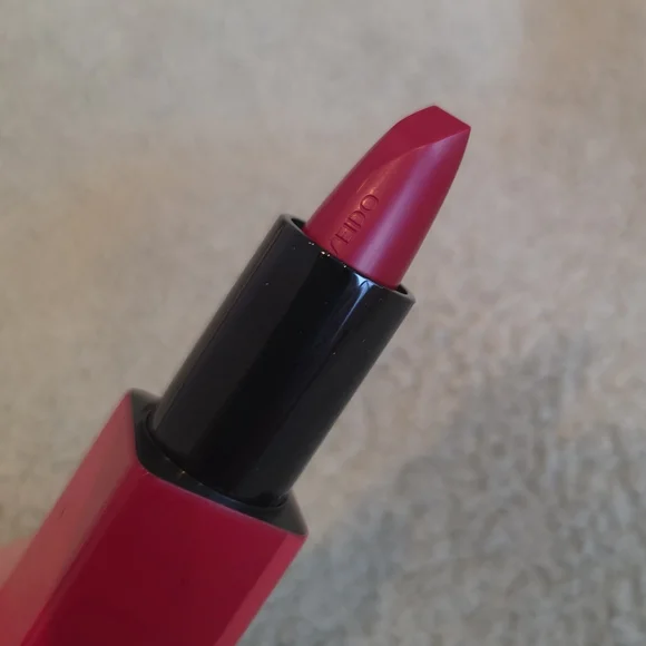 Shiseido Red Lipstick - Picture 3 of 4
